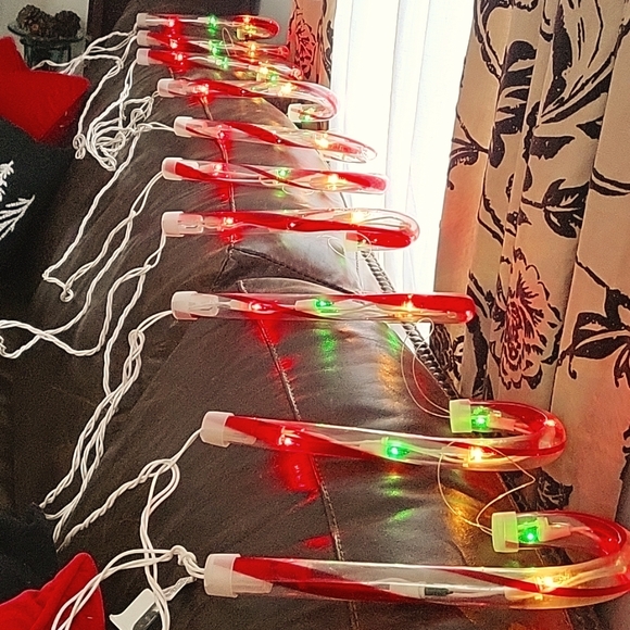 18'   GE lighted candy canes - Picture 1 of 8